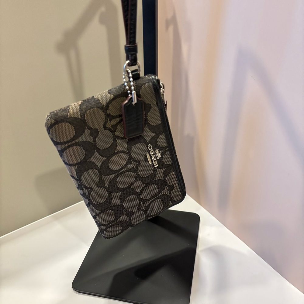 COACH Corner zip in Signature Black and Grey Wristlet - Picture 3 of 5